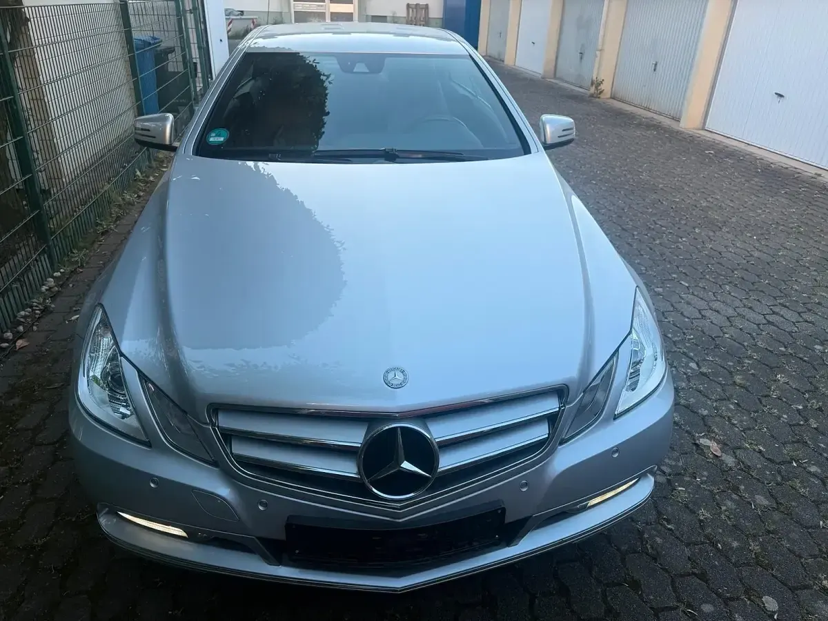 Gebraucht Mercedes E200 184 PS (135 kW) 2012 Silber Coupé