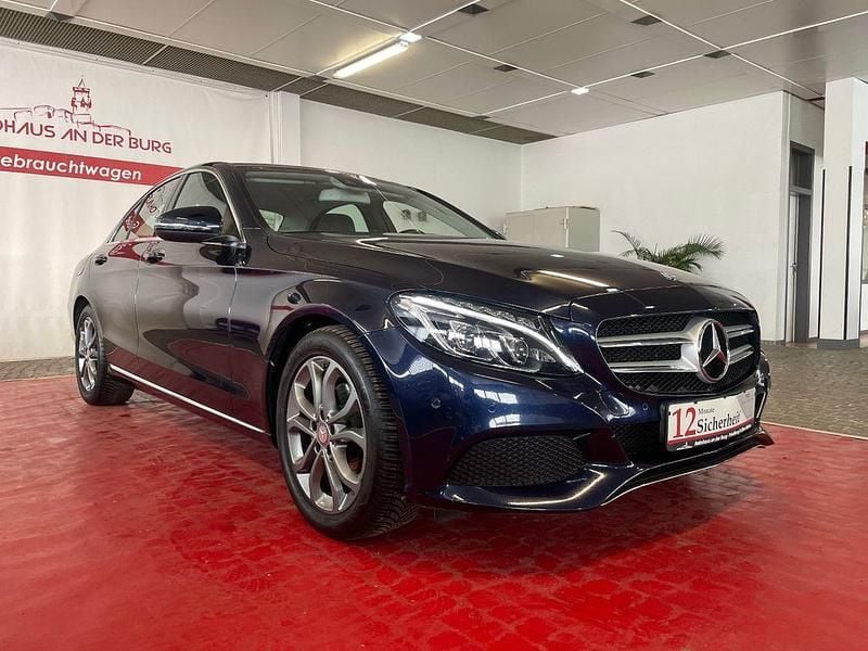 Blau Gebraucht 2016 Mercedes C200 Limousine | 19.400 € (Fairer Preis) - Bild 1/4