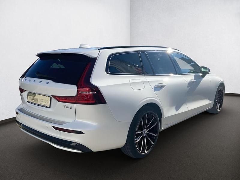 Gebraucht Volvo V60 Plus 455 PS (334 kW) 2024 Weiss crystal white pearl / Kombi