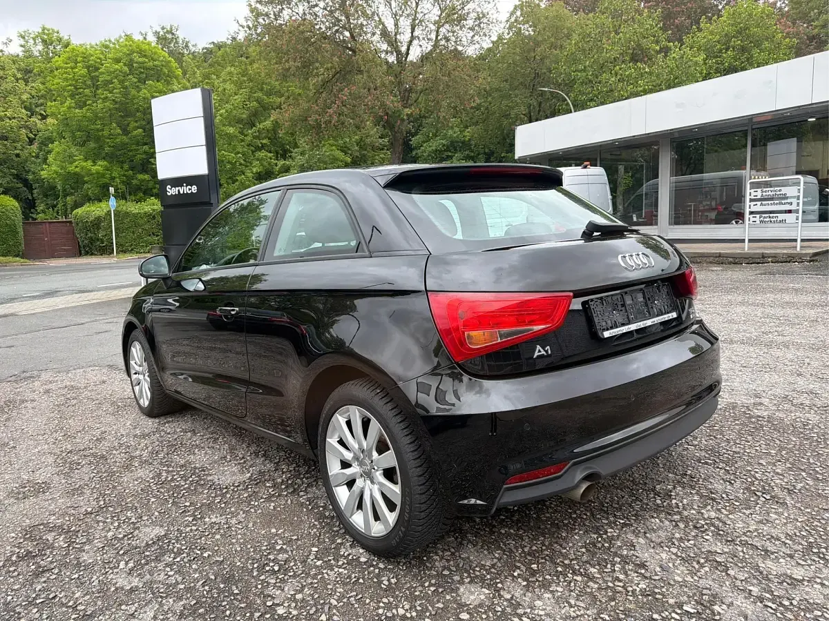 Używany Audi A1 Basis 95 KM (69 kW) 2016 Czarny Hatchback