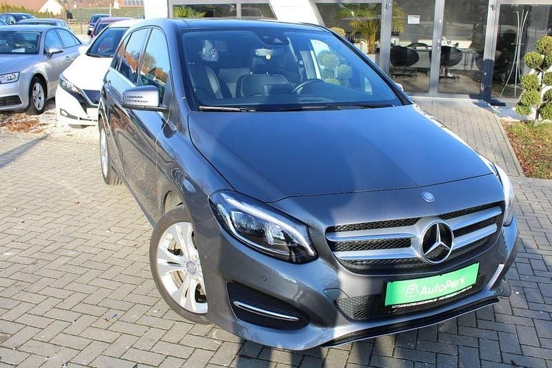 Gebraucht Mercedes B220 Edition 177 PS (130 kW) 2018 Grau Van / Kleinbus