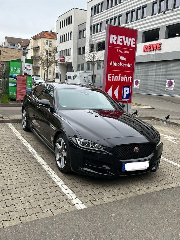 Schwarz Gebraucht 2017 Jaguar XE R-Sport Limousine | 13.500 € (Fairer Preis) - Bild 1/4