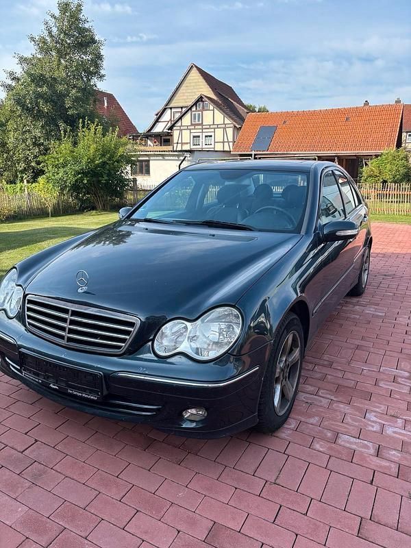 Schwarz Gebraucht 2004 Mercedes C180 Limousine | 3.900 € - Bild 1/4