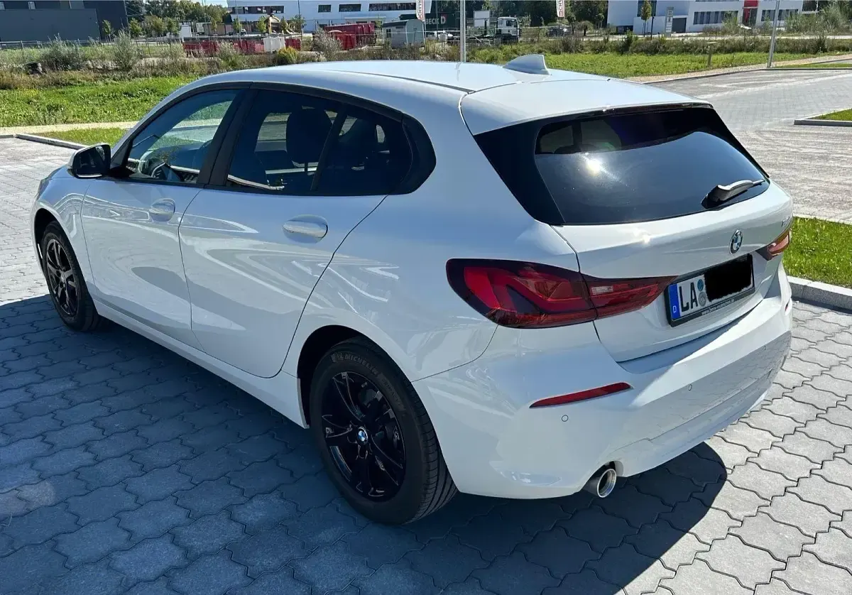 Gebraucht BMW 118 Advantage 136 PS (100 kW) 2021 Weiß Kleinwagen