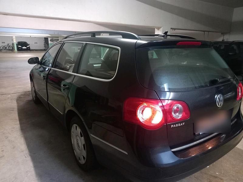 Gebraucht VW Passat 150 PS (110 kW) 2011 Schwarz Kombi