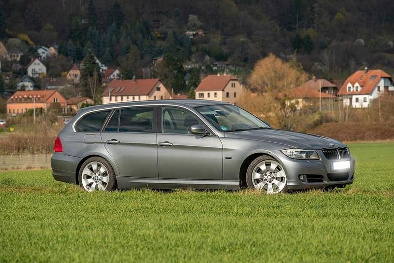 Gebraucht BMW 330 Performance 245 PS (180 kW) 2011 Grau Kombi
