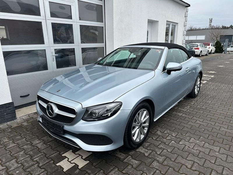 Gebraucht Mercedes E220 194 PS (142 kW) 2018 Silber Cabrio