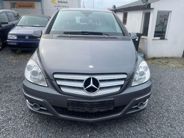 Mountaingrau metalliclack Gebraucht 2011 Mercedes B200 Van / Kleinbus | 9.790 € (Teuer) - Bild 1/4