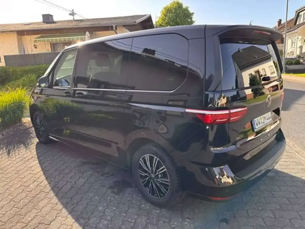 Gebraucht VW Multivan Life 150 PS (110 kW) 2024 Schwarz Van / Kleinbus
