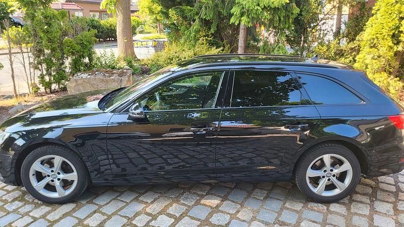 Gebraucht Audi A4 Sport 150 PS (110 kW) 2019 Schwarz Kombi