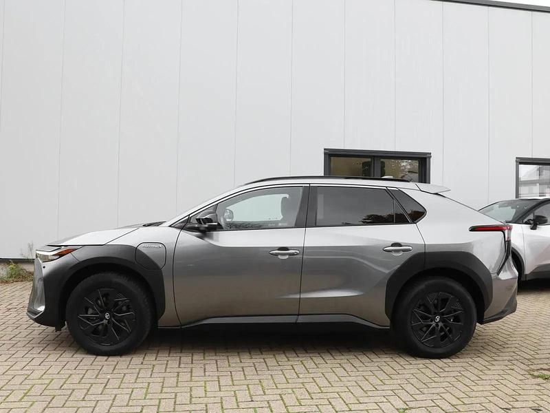 Gebraucht Toyota bZ4X Basis 160 kW (218 PS) 2022 Palladiumsilber metallic SUV