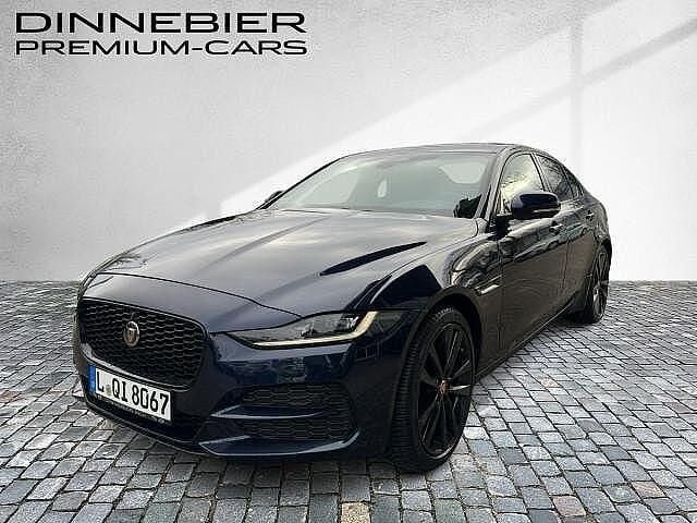 Blau Gebraucht 2021 Jaguar XE Limousine | 31.990 € - Bild 1/4