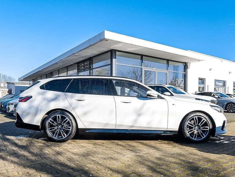 Gebraucht BMW 520 M Sport 197 PS (144 kW) 2025 Weiß Kombi