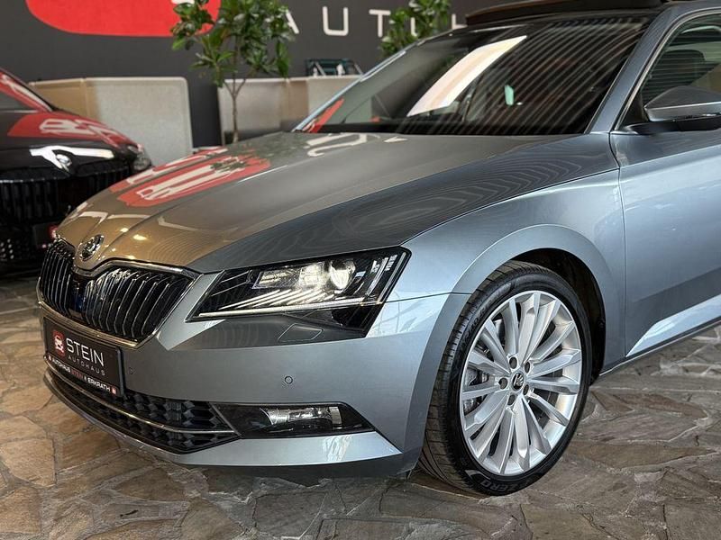 Gebraucht Skoda Superb Style 272 PS (200 kW) 2019 Grau Limousine