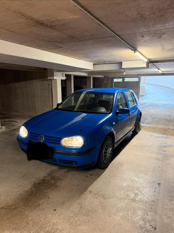 Usata VW Golf IV 75 CV (55 kW) 2000 Blu Berlina