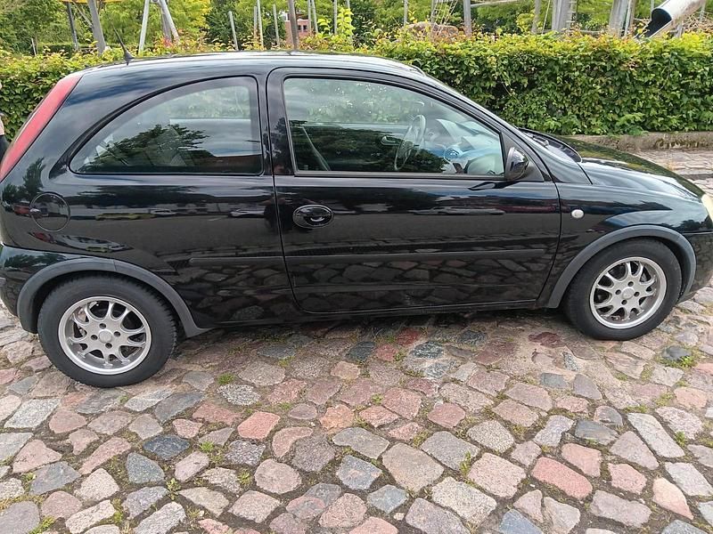 Usata Opel Corsa 70 CV (51 kW) 2004 Nero Utilitaria