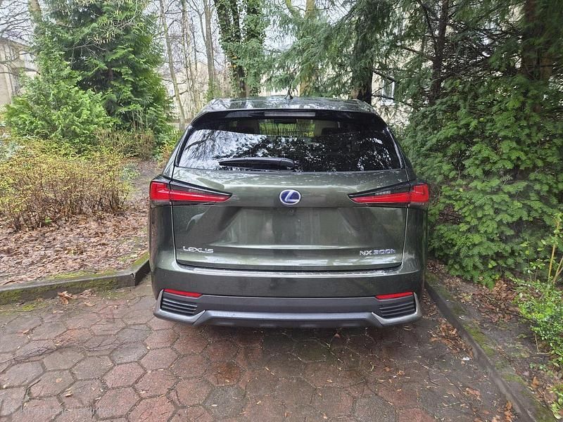Gebraucht Lexus NX300h E-FOUR Luxury Line 2021 Grün SUV