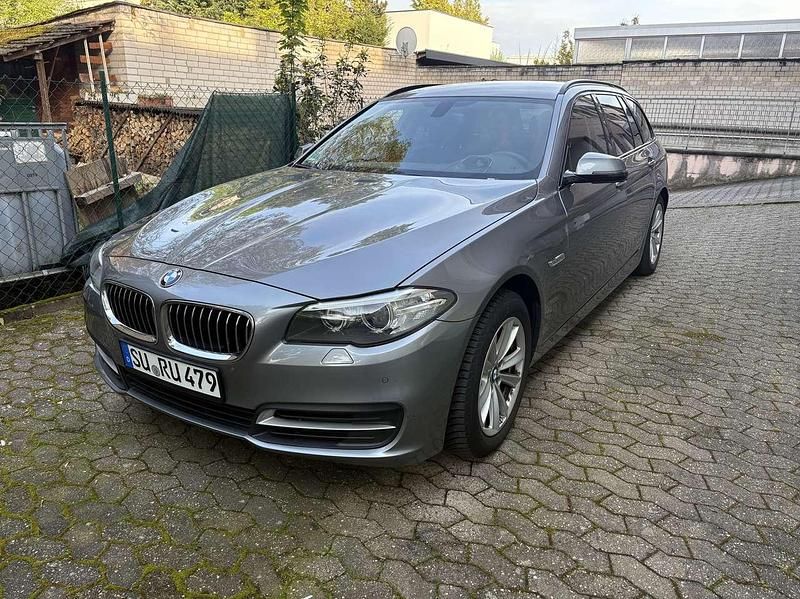 Grau Gebraucht 2016 BMW 520 Kombi | 11.999 € (Guter Preis) - Bild 1/4