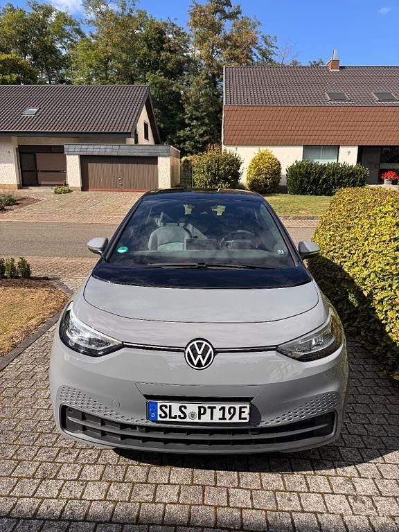 Grau Gebraucht 2021 VW ID.3 Pure Kleinwagen | 16.700 € (Superpreis) - Bild 1/4