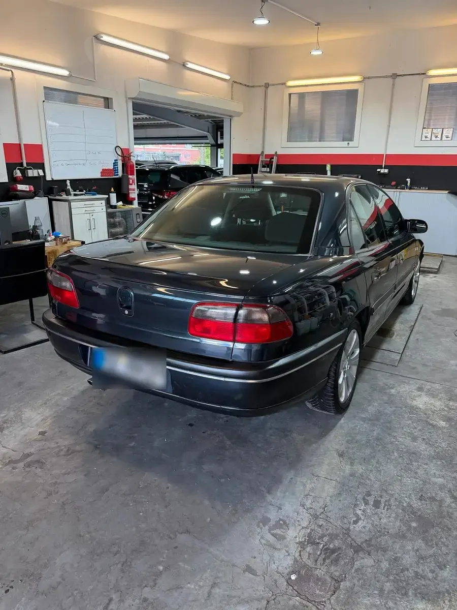 Gebraucht Opel Omega 210 PS (154 kW) 1997 Schwarz Limousine