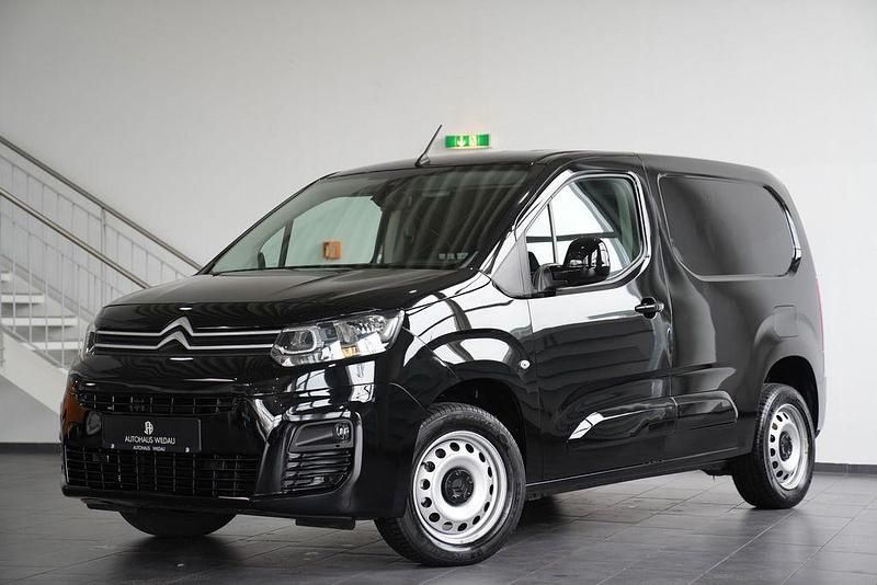 Lackierung schwarz perla nera/ Gebraucht 2022 Citroën Berlingo Van / Kleinbus | 16.490 € (Superpreis) - Bild 1/4