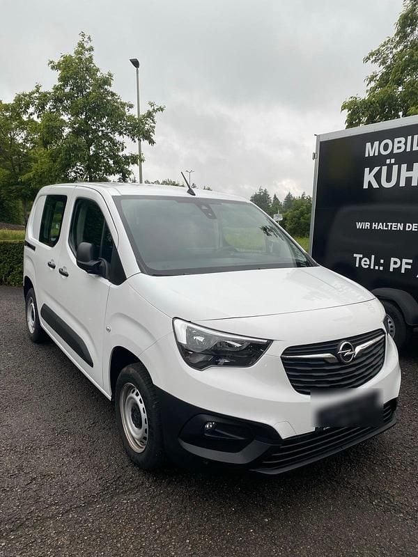 Weiß Gebraucht 2021 Opel Combo Van / Kleinbus | 9.990 € (Guter Preis) - Bild 1/4