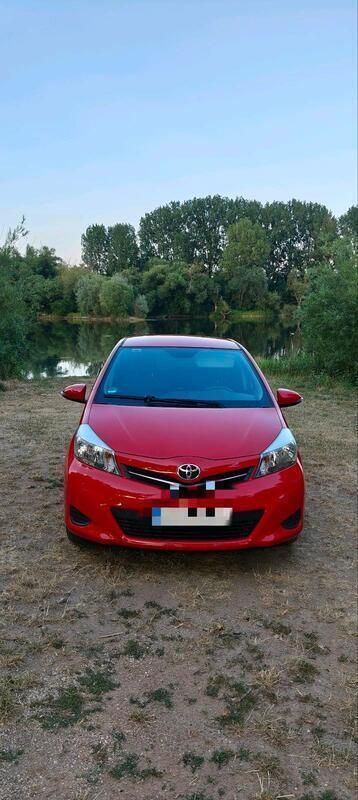 Rot Gebraucht 2012 Toyota Yaris Kleinwagen | 5.400 € (Fairer Preis) - Bild 1/4