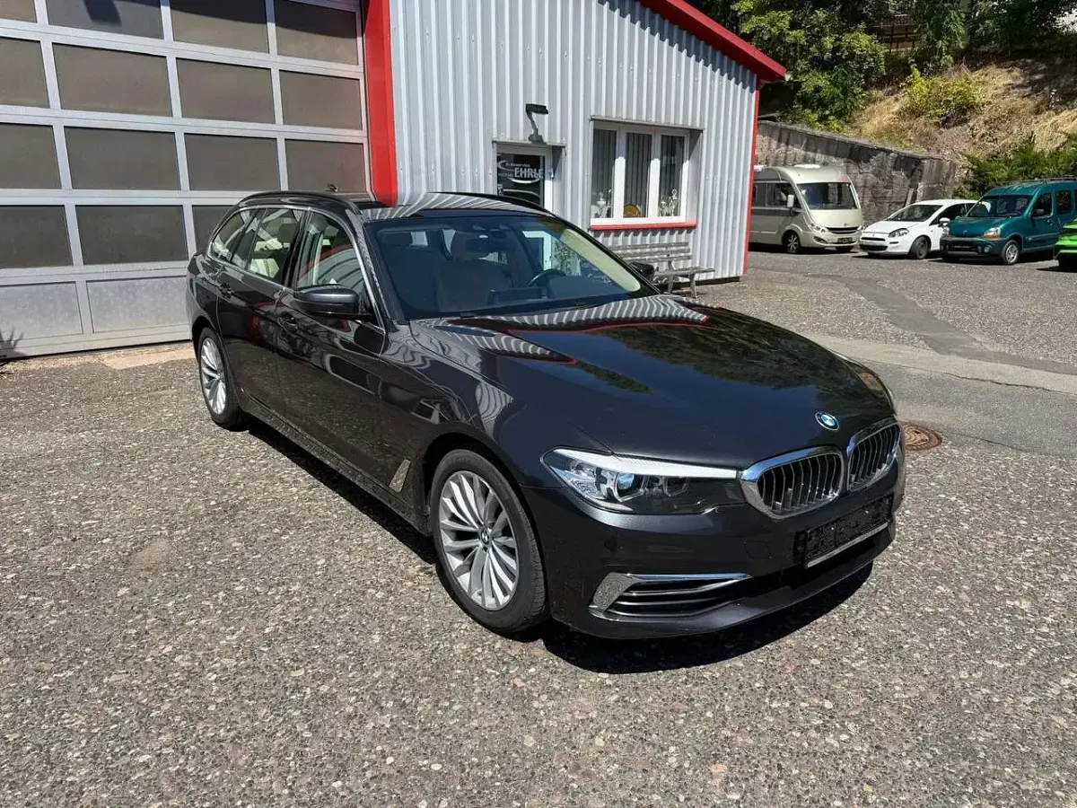 Gebraucht BMW 520 Luxury Line 190 PS (139 kW) 2020 Schwarz Kombi