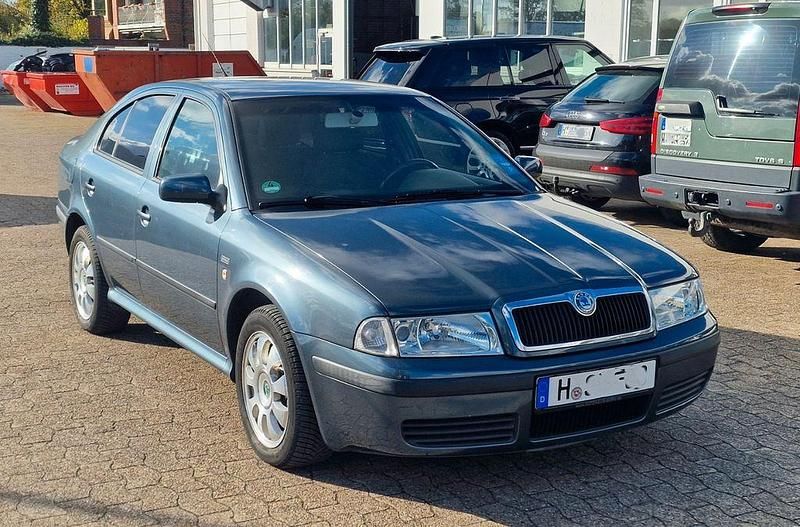 Grau Gebraucht 2003 Skoda Octavia Ambiente Limousine | 2.500 € (Guter Preis) - Bild 1/4