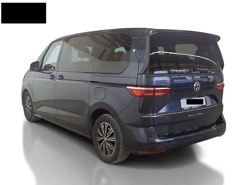 Second-hand VW Multivan Life 150 CP (110 kW) 2022 Albastru Monovolum