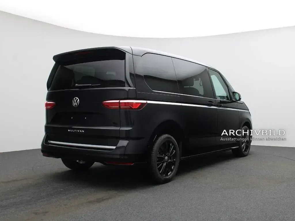 Gebraucht VW Multivan Style 150 PS (110 kW) 2025 Deep black Van / Kleinbus