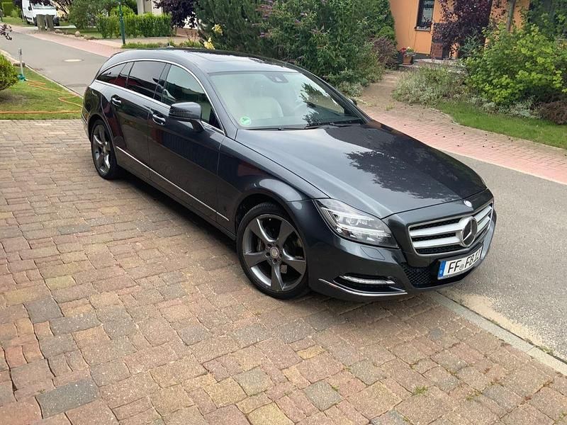 Grau Gebraucht 2014 Mercedes CLS350 Shooting Brake Kombi | 14.500 € (Guter Preis) - Bild 1/4