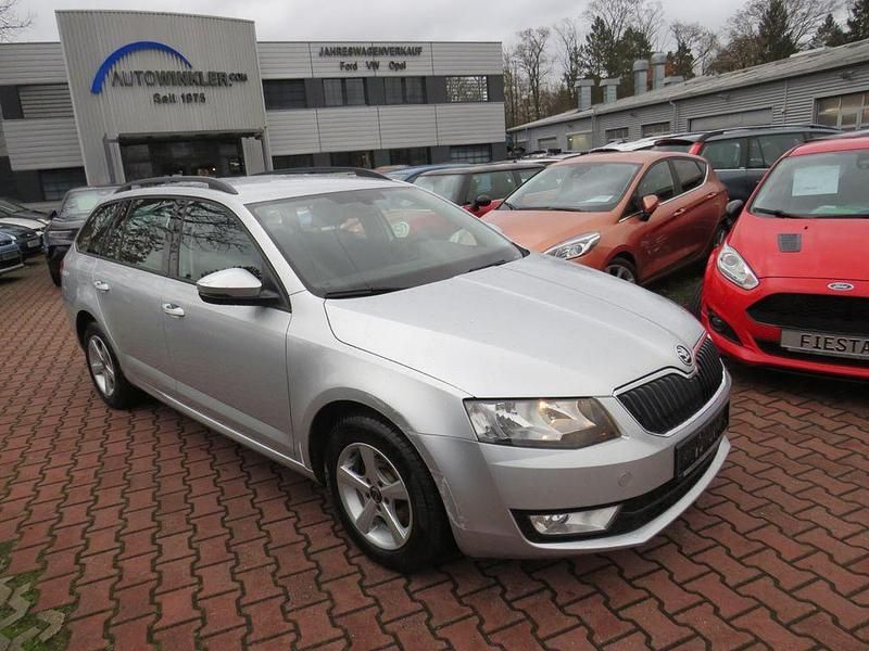 Silber Gebraucht 2017 Skoda Octavia Ambition Kombi | 9.988 € (Fairer Preis) - Bild 1/4