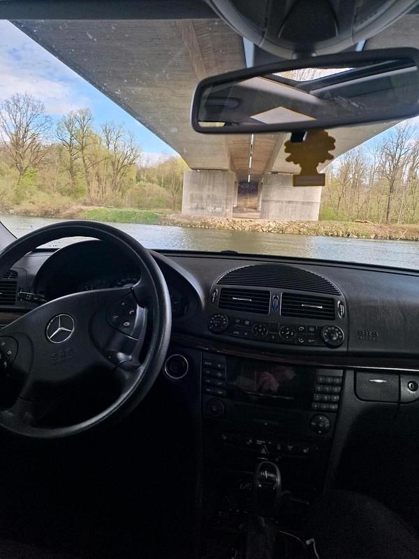 Gebraucht Mercedes E220 Classic 150 PS (110 kW) 2003 Limousine