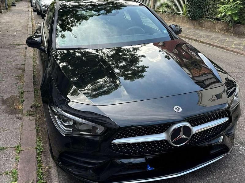 Schwarz Gebraucht 2022 Mercedes CLA200 Shooting Brake AMG line Kombi | 28.900 € (Fairer Preis) - Bild 1/4