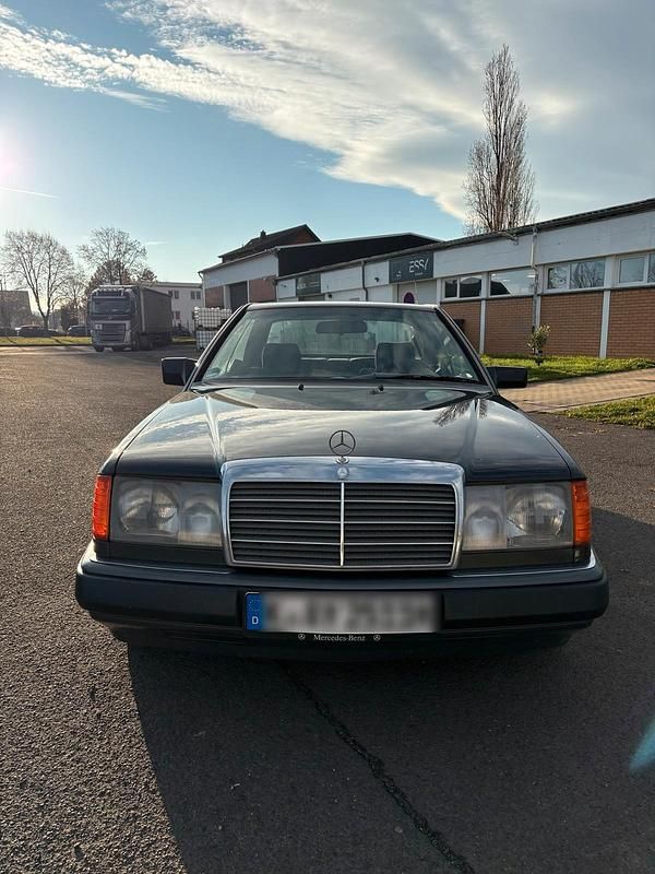 Blau Gebraucht 1990 Mercedes 230 Coupé | 9.199 € - Bild 1/4