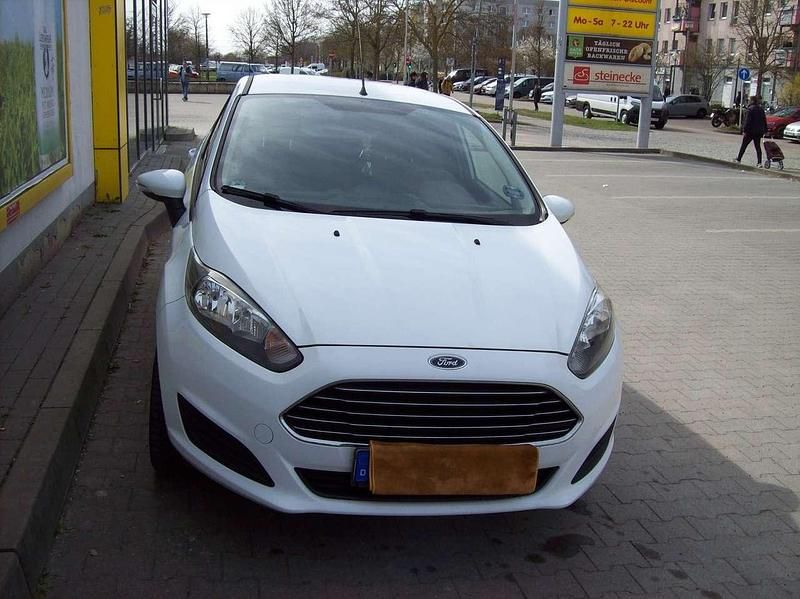Gebraucht Ford Fiesta SYNC Edition 101 PS (74 kW) 2014 Weiß Kleinwagen