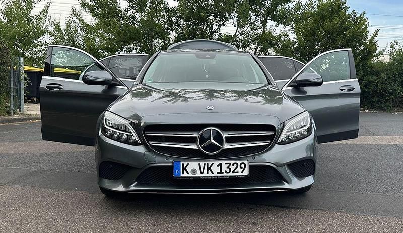 Grau Gebraucht 2019 Mercedes C220 Avantgarde Limousine | 22.999 € (Fairer Preis) - Bild 1/4