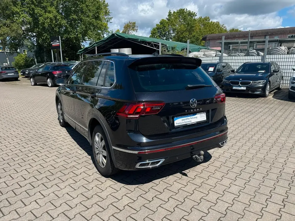 Gebraucht VW Tiguan R-line 150 PS (110 kW) 2021 Schwarz SUV