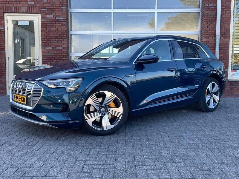 Blau Gebraucht 2018 Audi e-tron Advanced SUV | 24.600 € (Guter Preis) - Bild 1/4