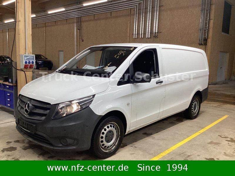 Arktikweiss Gebraucht 2019 Mercedes Vito Van / Kleinbus | 19.500 € (Fairer Preis) - Bild 1/4