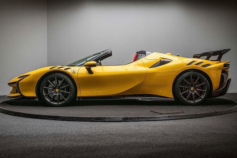 Gebraucht Ferrari SF90 2024 Gelb Cabrio