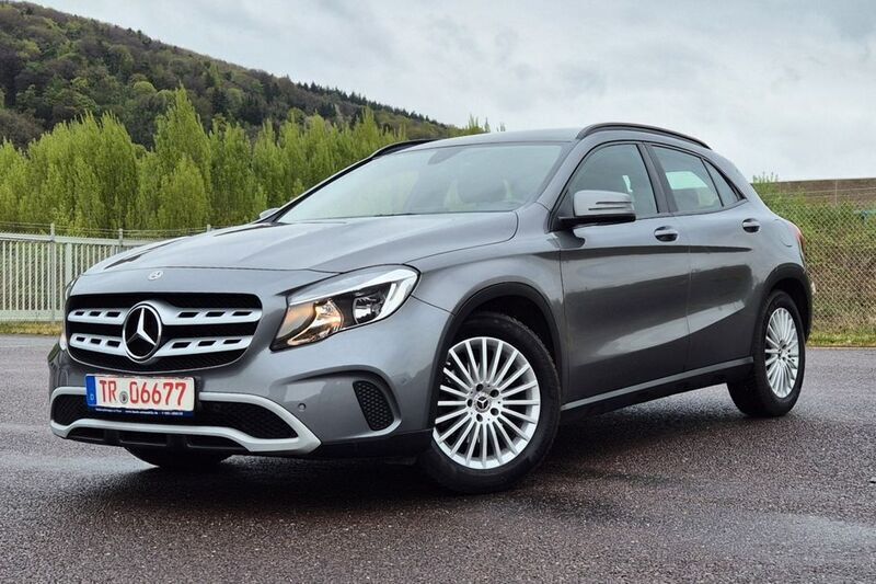 Grau Gebraucht 2017 Mercedes GLA200 SUV | 19.470 € (Fairer Preis) - Bild 1/4