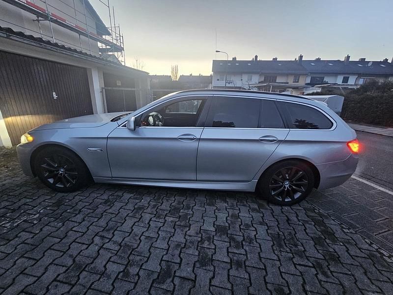 Gebraucht BMW 530 245 PS (180 kW) 2011 Grau Kombi