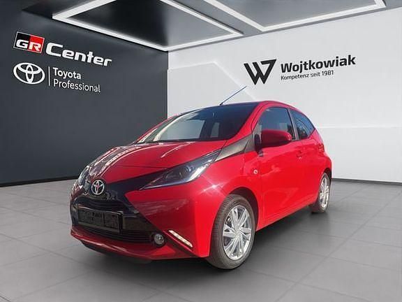 Vulcanorot Gebraucht 2017 Toyota Aygo Business Edition Kleinwagen | 8.900 € (Fairer Preis) - Bild 1/3