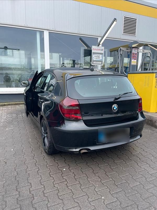 Gebraucht BMW 116 122 PS (89 kW) 2009 Schwarz Kleinwagen