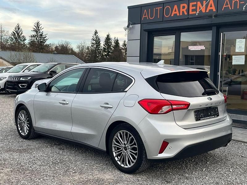 Gebraucht Ford Focus Titanium 125 PS (91 kW) 2018 Silber Limousine