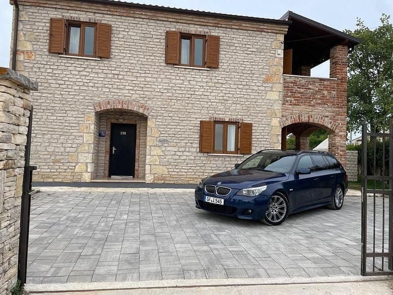 Blau Gebraucht 2005 BMW 545 M Sport Kombi | 18.000 € (Etwas zu teuer) - Bild 1/4