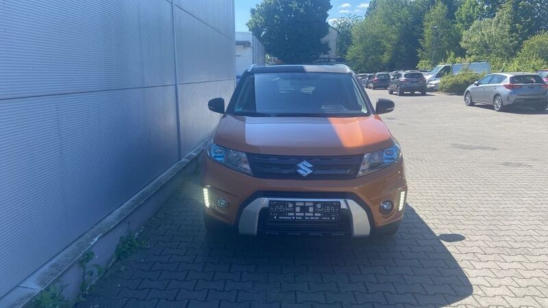 Orange Gebraucht 2017 Suzuki Vitara Comfort+ SUV | 14.599 € (Etwas zu teuer) - Bild 1/4