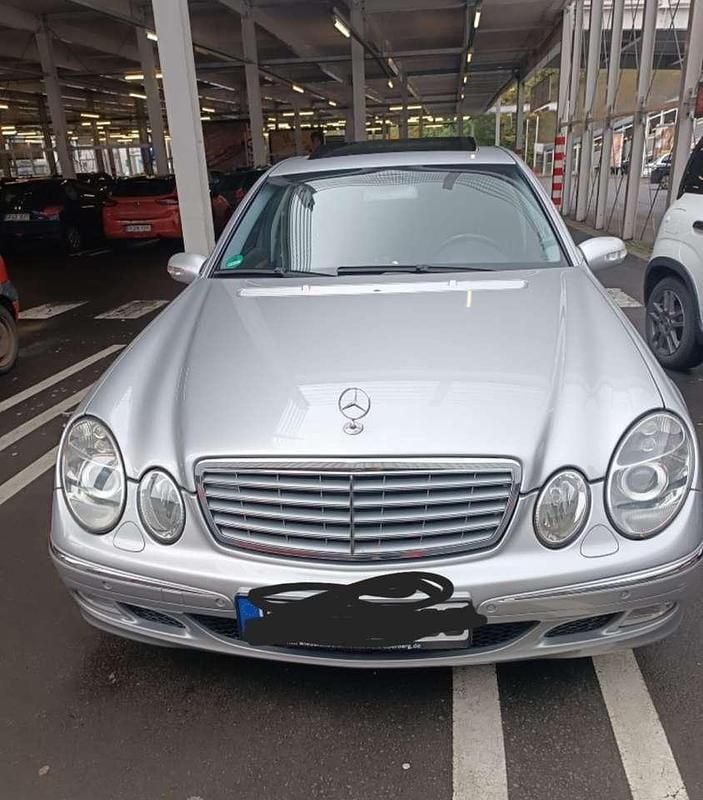 Gebraucht Mercedes E220 Elegance 150 PS (110 kW) 2002 Silber Limousine